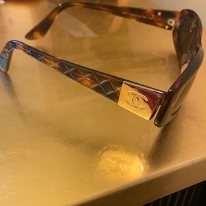 CHANEL 💯% authentic tortoiseshell gold sunglasses